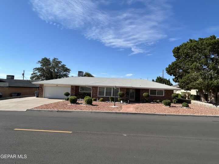 3010 Pierce Avenue  El Paso TX 79930 photo