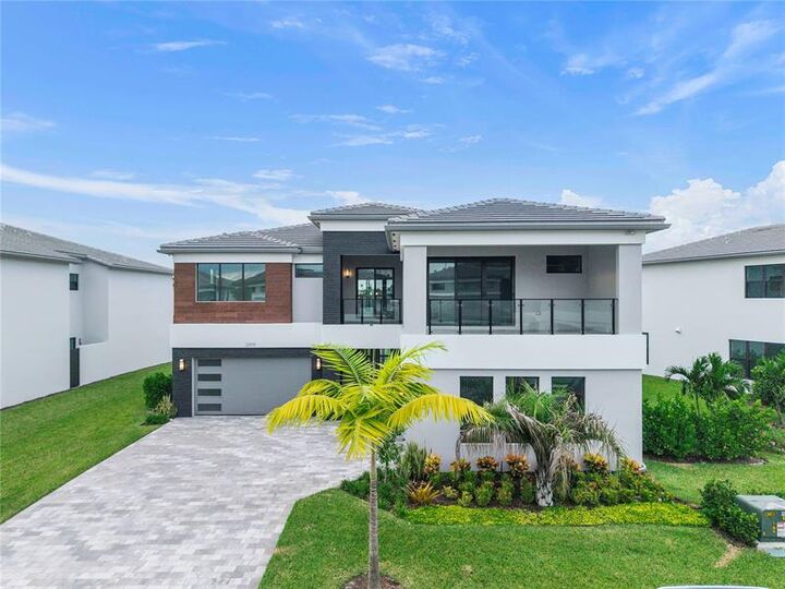 Property Photo: 20119 Pacific Dunes Dr FL 33434