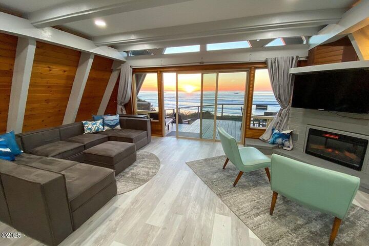 Property Photo: 11658 NW Pacific Coast Highway OR 97376
