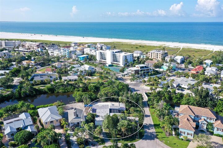 Property Photo:  2 Island Circle  FL 34242 