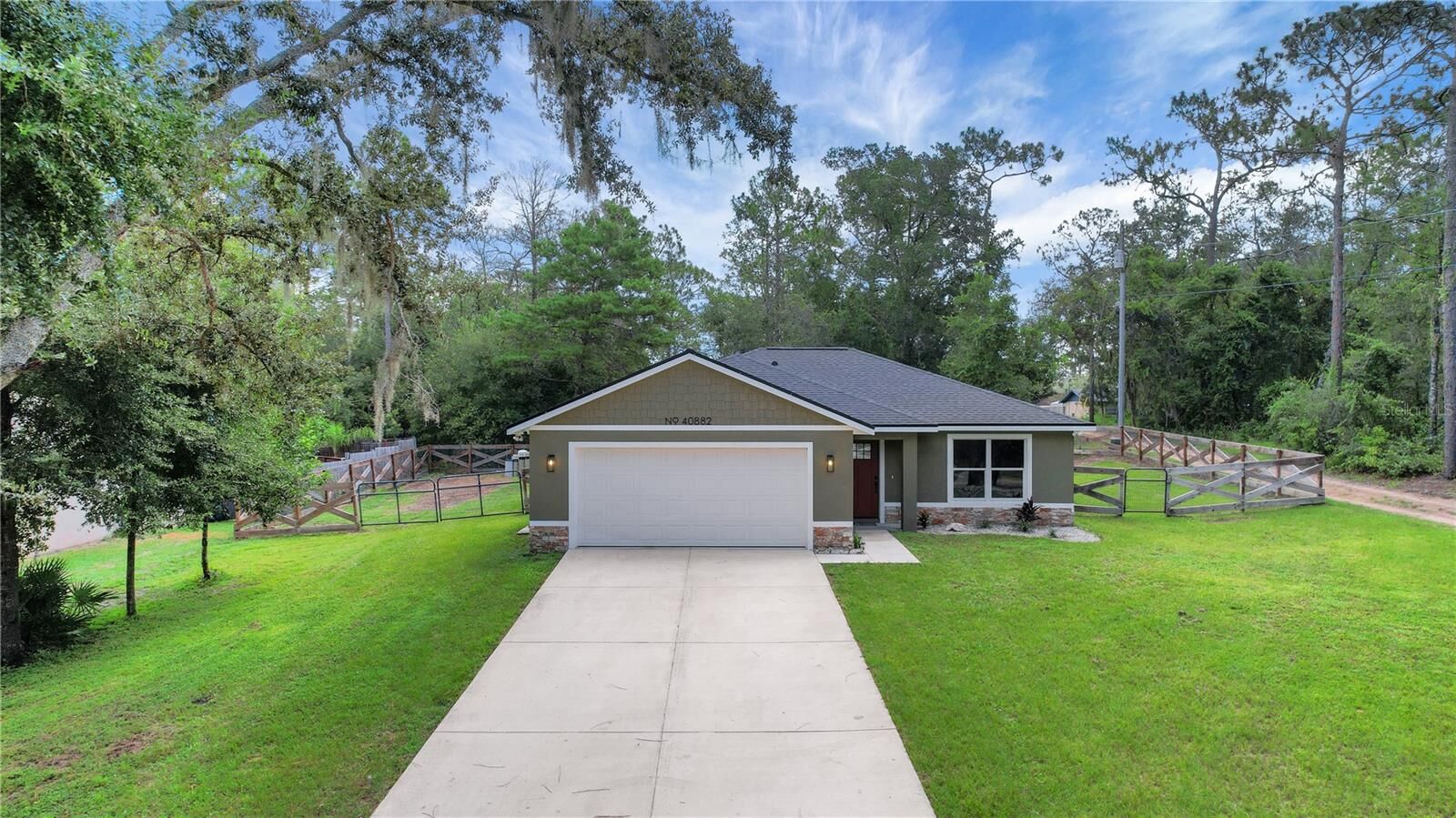 Property Photo:  40882 W 5th Avenue  FL 32784 