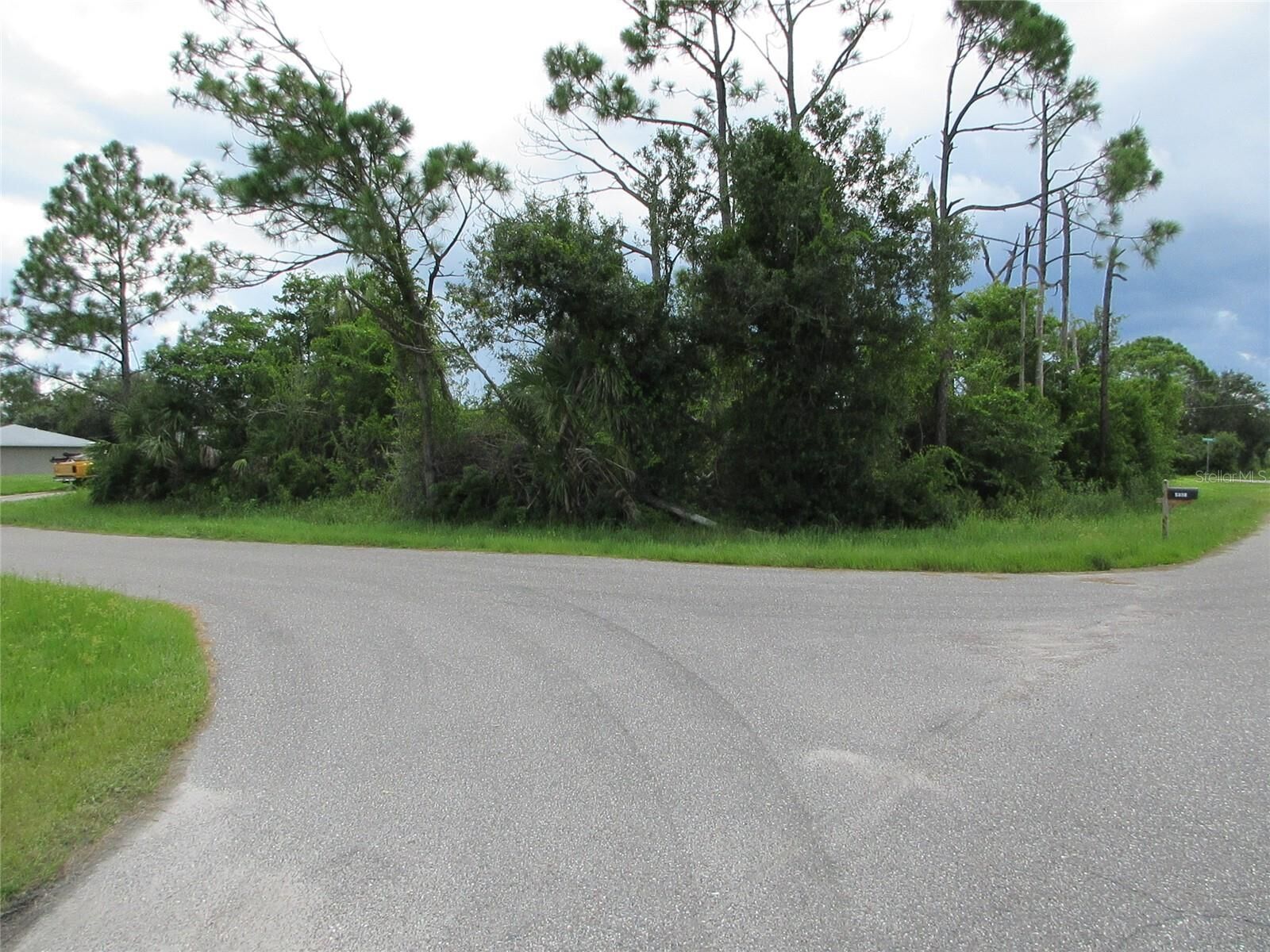 Property Photo: 12180 Shellnut Avenue FL 33981