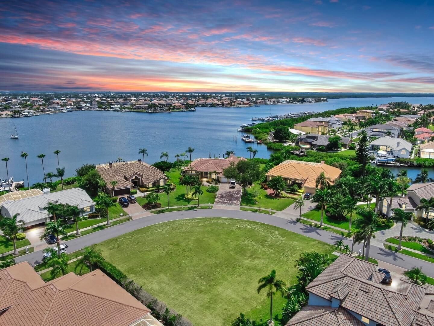 Property Photo:  6424 Rubia Circle  FL 33572 