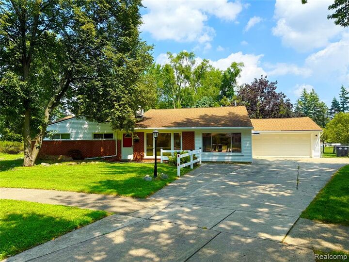 Property Photo: 18582 Whitby Street MI 48152 3040