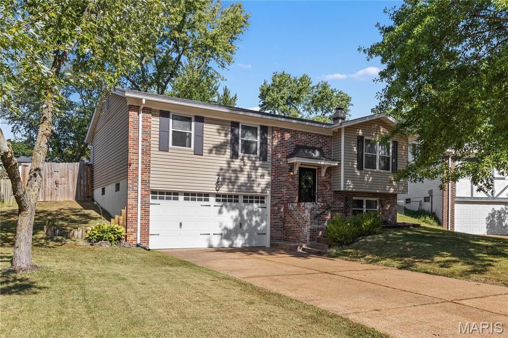 Property Photo:  1211 Pine Trail  MO 63026