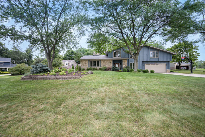 11825 W Waterford Ave  Greenfield WI 53228 photo