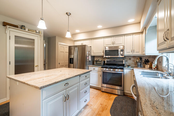 Property Photo: N62w29919 Wayside Ct WI 53029