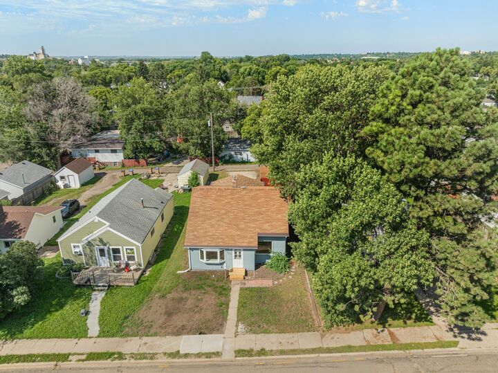 Property Photo:  609 13th St NE  ND 58703 