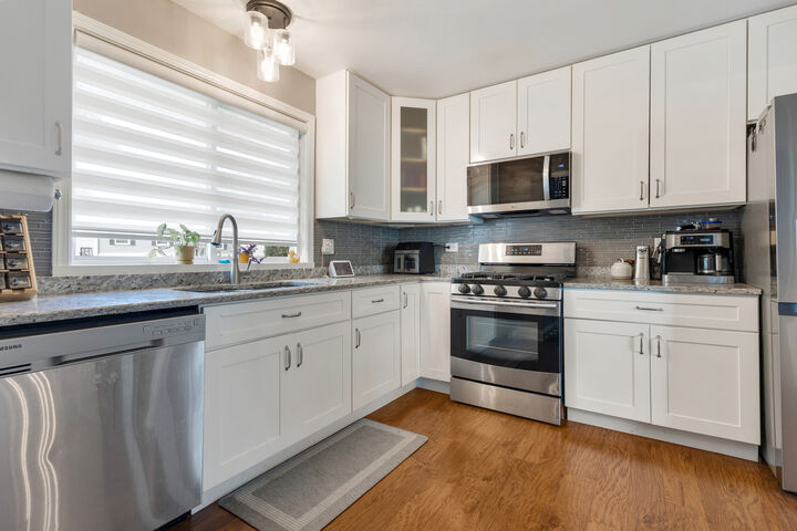 Property Photo: 811 S Sheridan Drive IL 60103