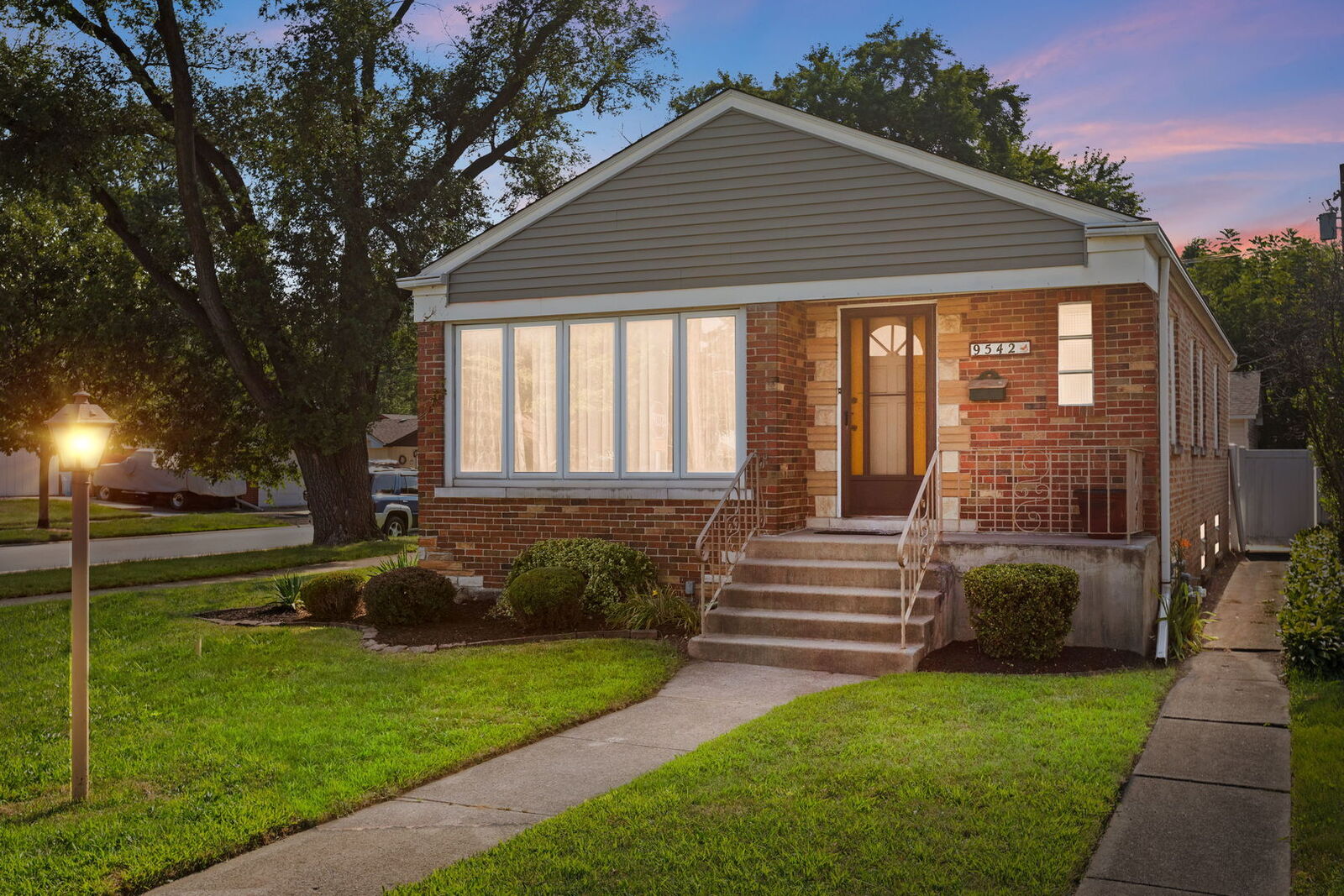 Property Photo: 9542 Massasoit Avenue IL 60453