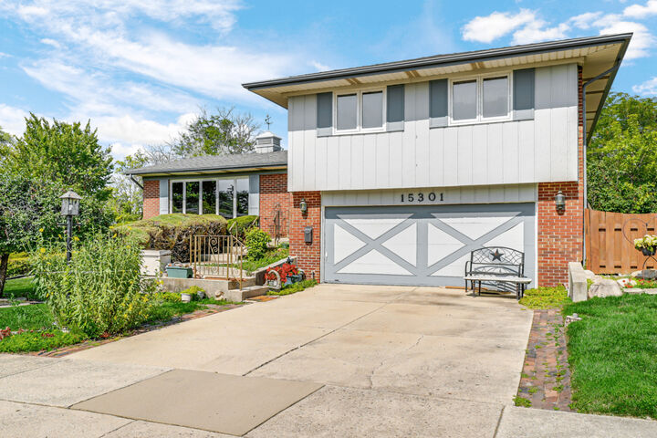 Property Photo:  15301 Cherry Lane  IL 60452 