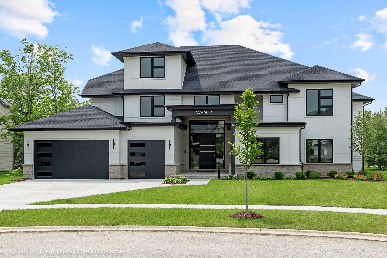 Property Photo: 20 Pinnacle Court IL 60565