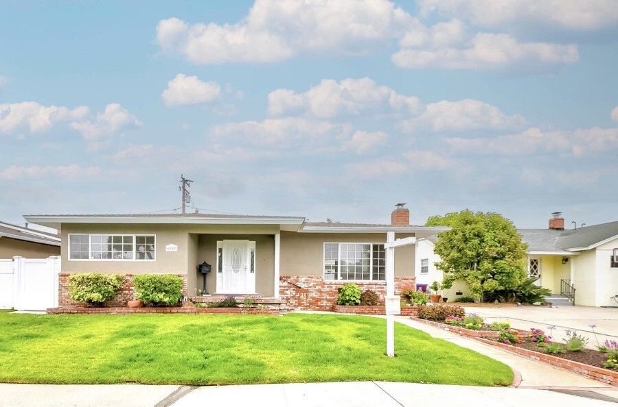 Property Photo:  6809 E Stearns Street  CA 90815