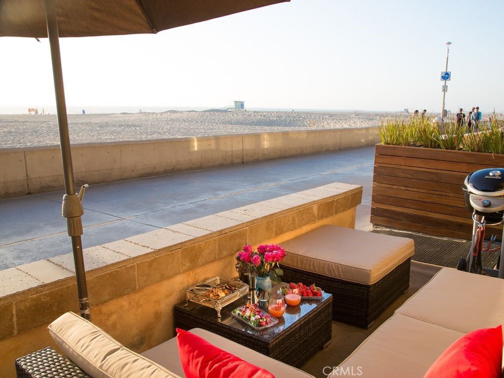 Property Photo:  1728 The Strand 4  CA 90254 
