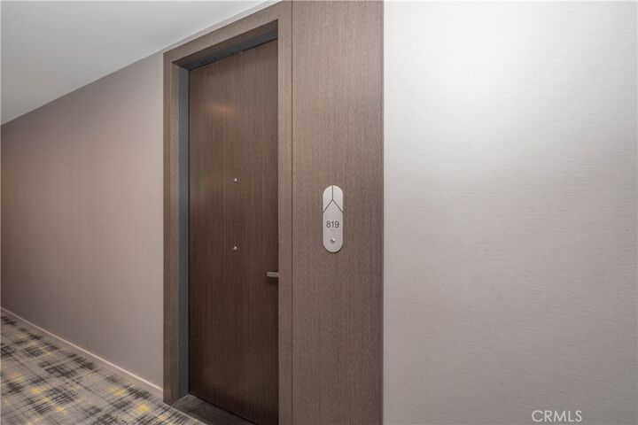 Property Photo:  877 Francisco Street 819  CA 90017 