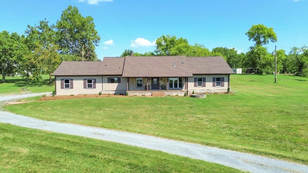 Property Photo: 1029 Robertson Rd NE TN 37066
