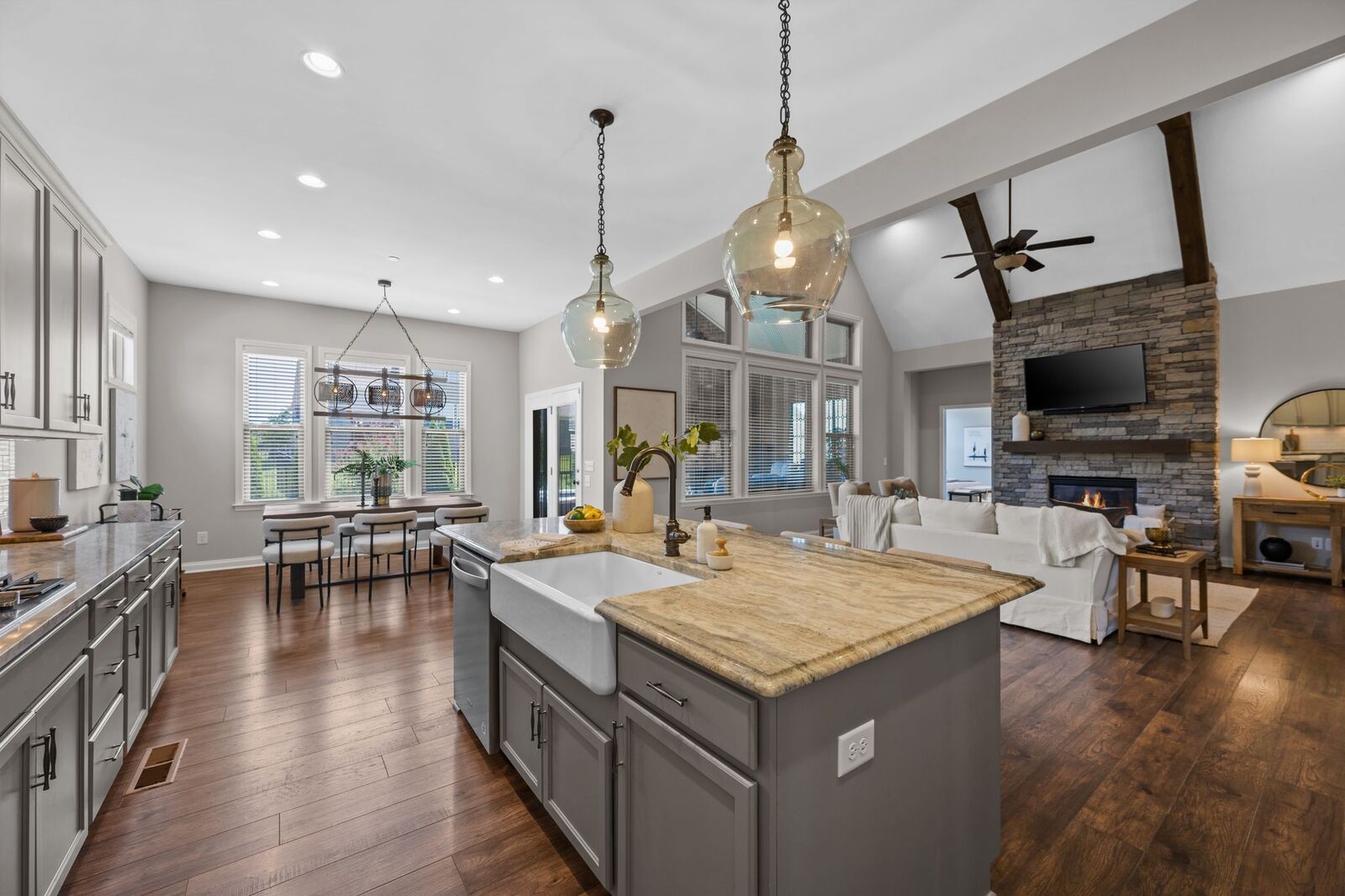 Property Photo:  2004 Belsford Dr  TN 37135 