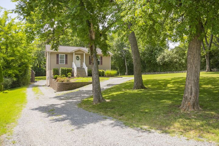 Property Photo: 112 River Rd TN 37075