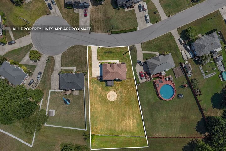 Property Photo: 2545 Emerald Ct TN 37042