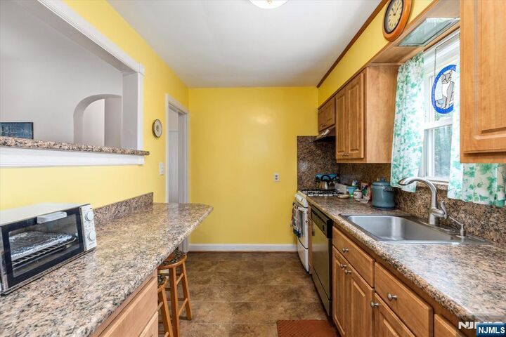 Property Photo:  122 Hartwich Street  NJ 07607 
