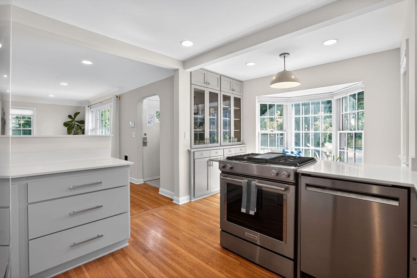 Property Photo: 2432 Mount View Avenue MN 55405