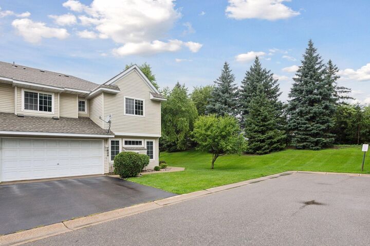 Property Photo: 7846 Autumn Ridge Avenue MN 55317