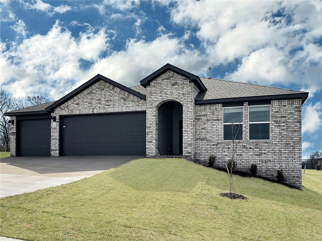 Property Photo: 422 Maya Street AR 72753