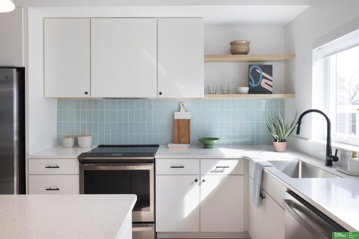 5301 Elmwood Plaza  Omaha NE 68106 photo