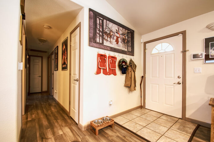 Property Photo: 1393 NW Conklin Avenue OR 97526