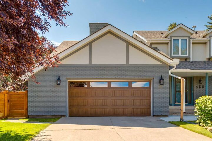 Property Photo:  435 Wilverside Way SE  AB T2J 1Z6 