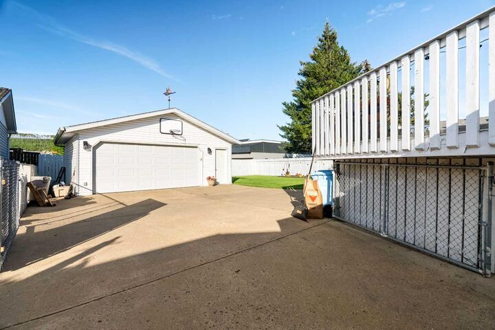 Property Photo:  9 Bennett Crescent  AB T9H 1H4 