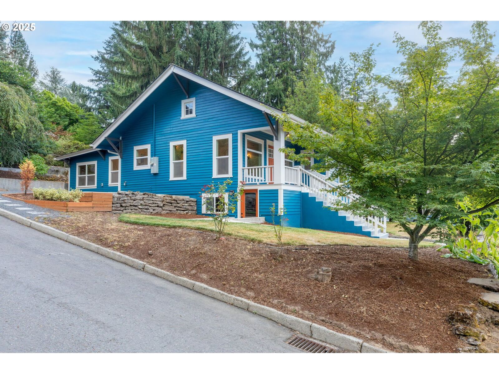 Property Photo:  3604 SW Custer St  OR 97219 