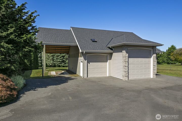 Property Photo: 6526 76th Drive SE WA 98290