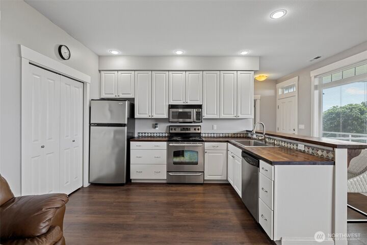 Property Photo: 2220 SW Scenic Heights Street WA 98277