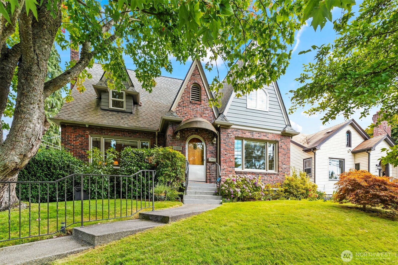 Property Photo:  1109 N Cedar Street  WA 98406 