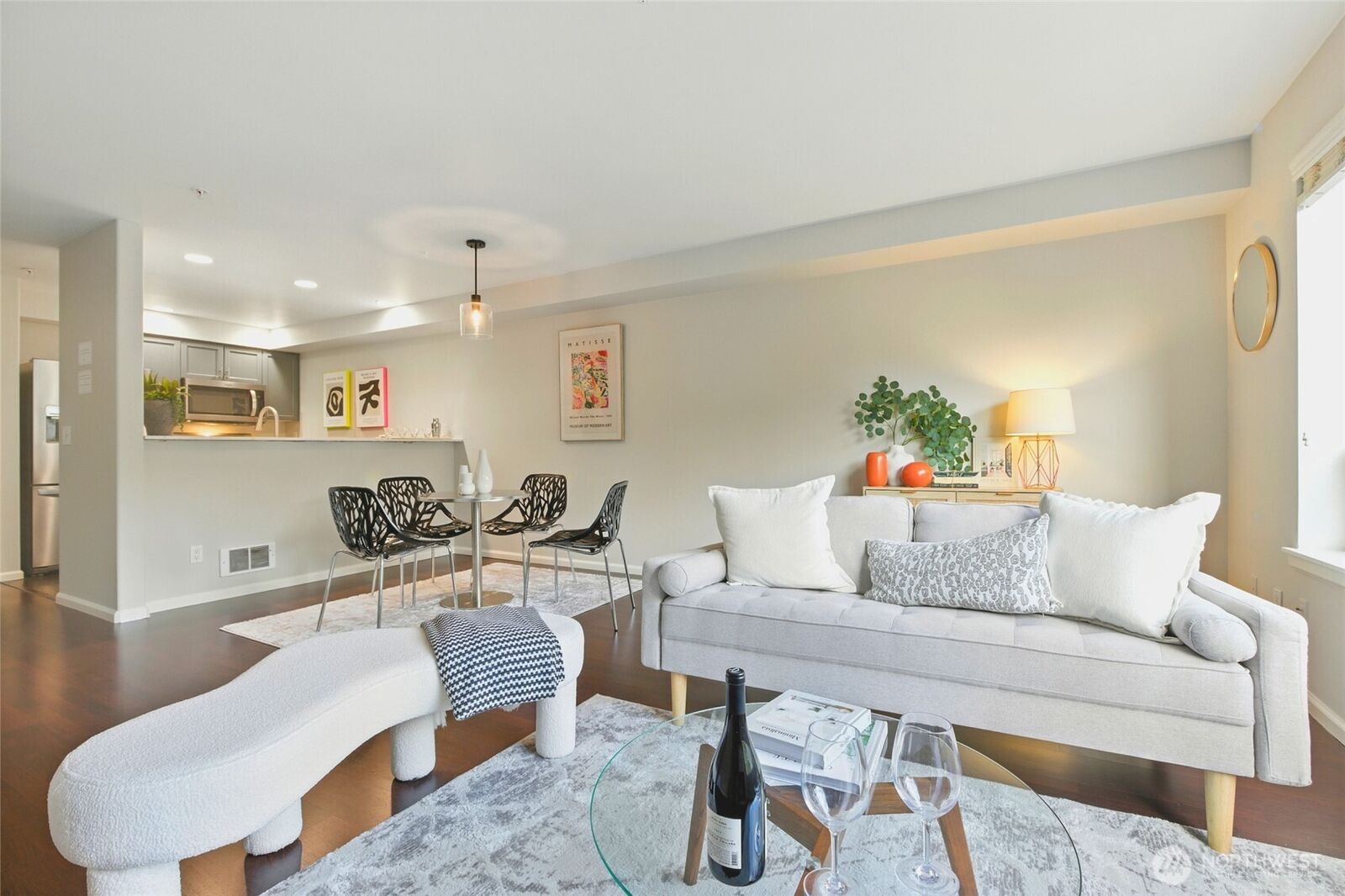 Property Photo:  559  McGraw Street 204  WA 98109 