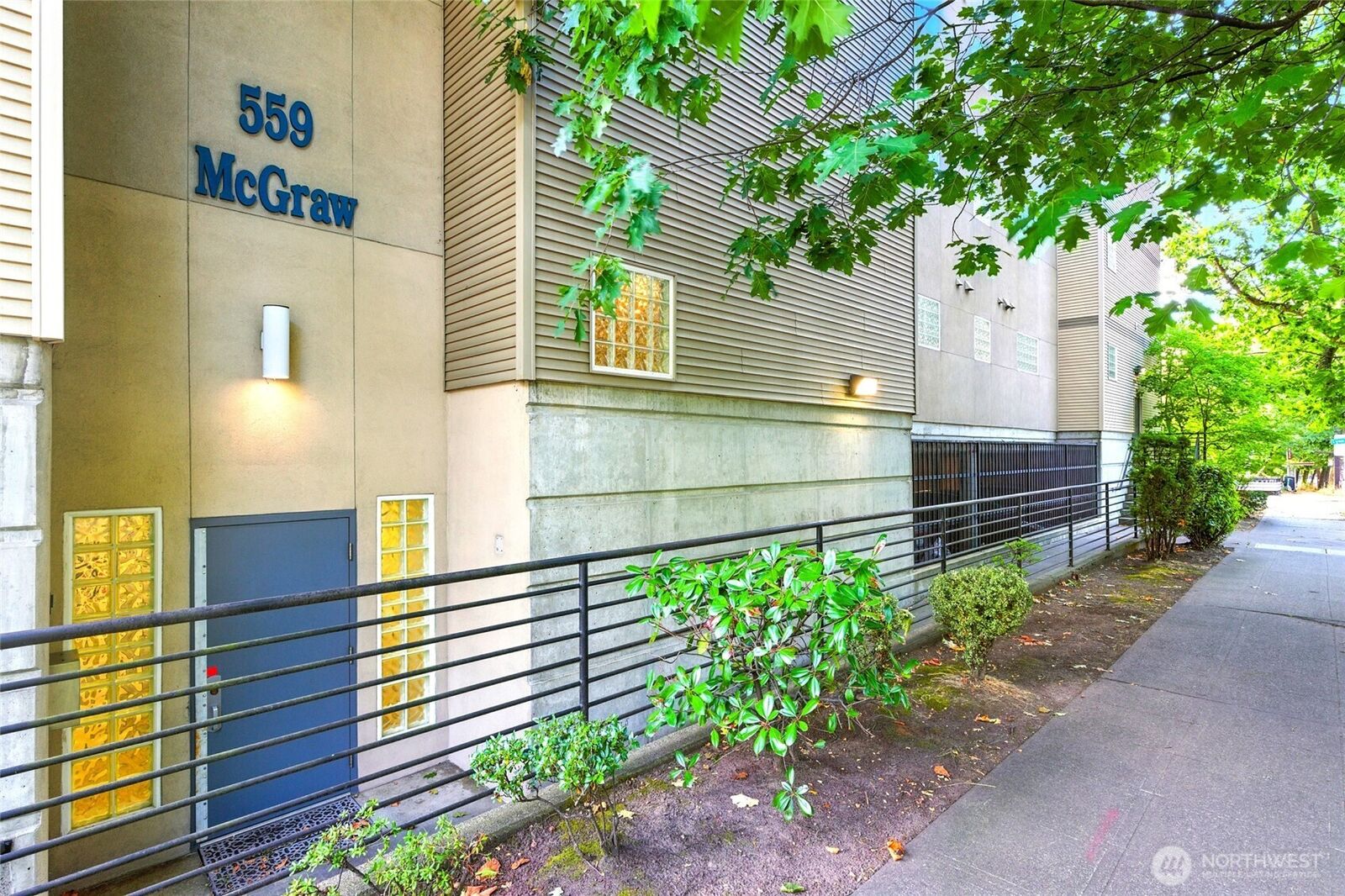 Property Photo: 559 McGraw Street 204 WA 98109