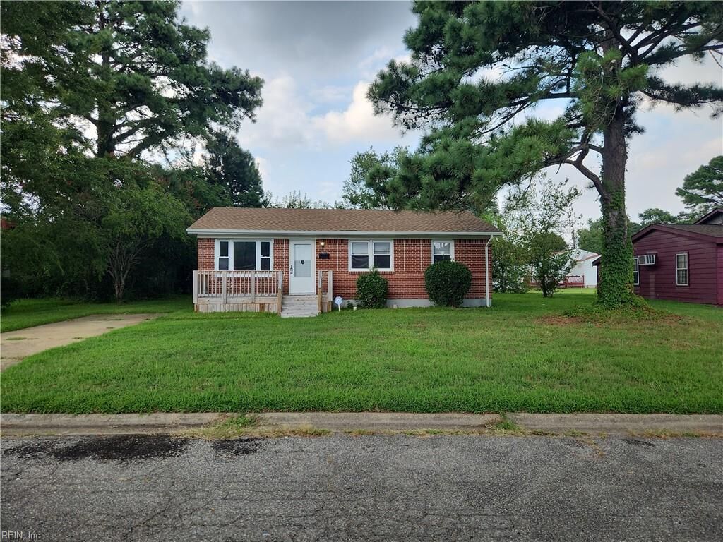 Property Photo:  902 Liston Ln  VA 23703 