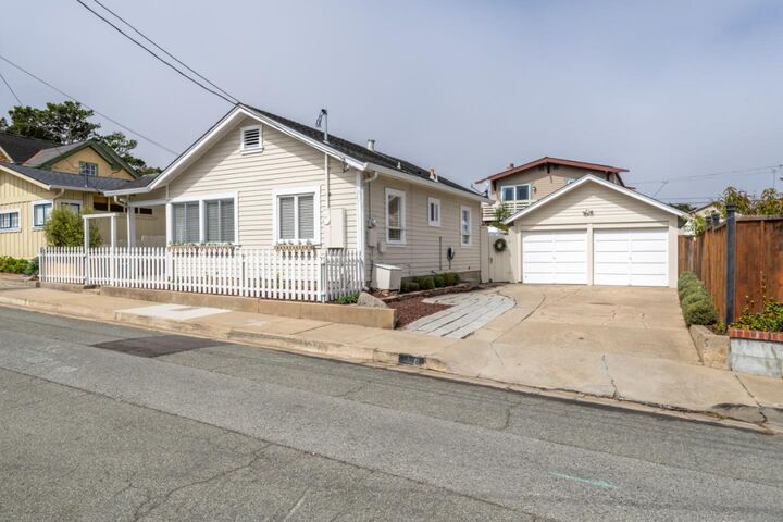 406 10th Street  Pacific Grove CA 93950 photo