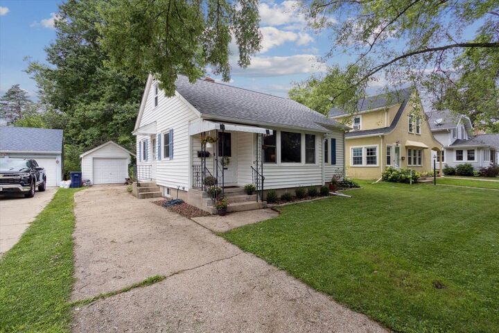 Property Photo:  603 North Garfield Avenue  WI 53545 
