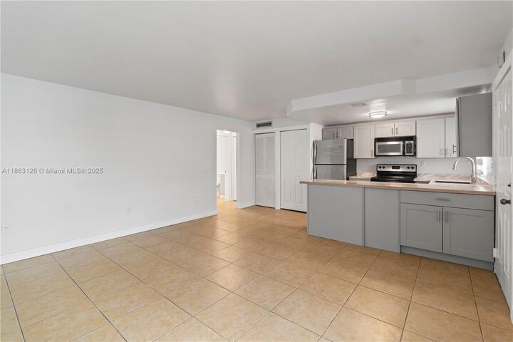 Property Photo: 3101 SW 27th Ave 102 FL 33133