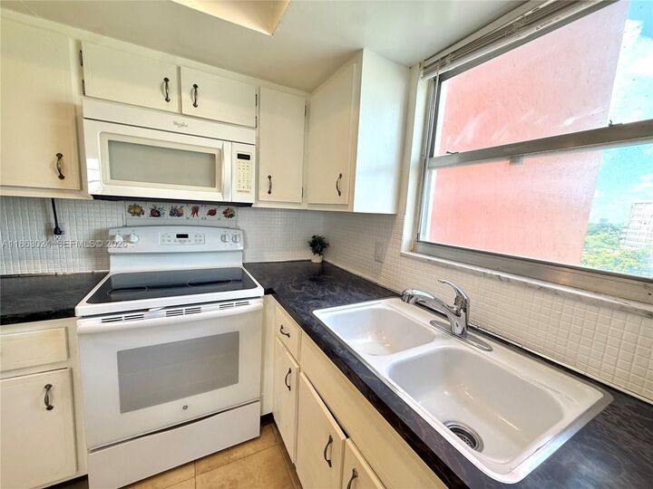 Property Photo: 1351 NE Miami Gardens Dr 626E FL 33179