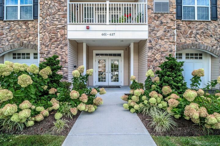 Property Photo: 603 Brookside Court 603 CT 06470