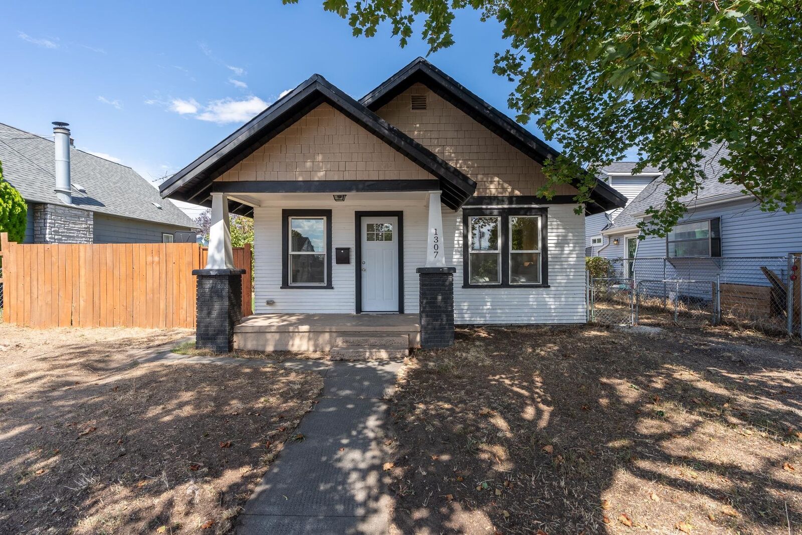 Property Photo: 1307 E Bridgeport Ave WA 99207