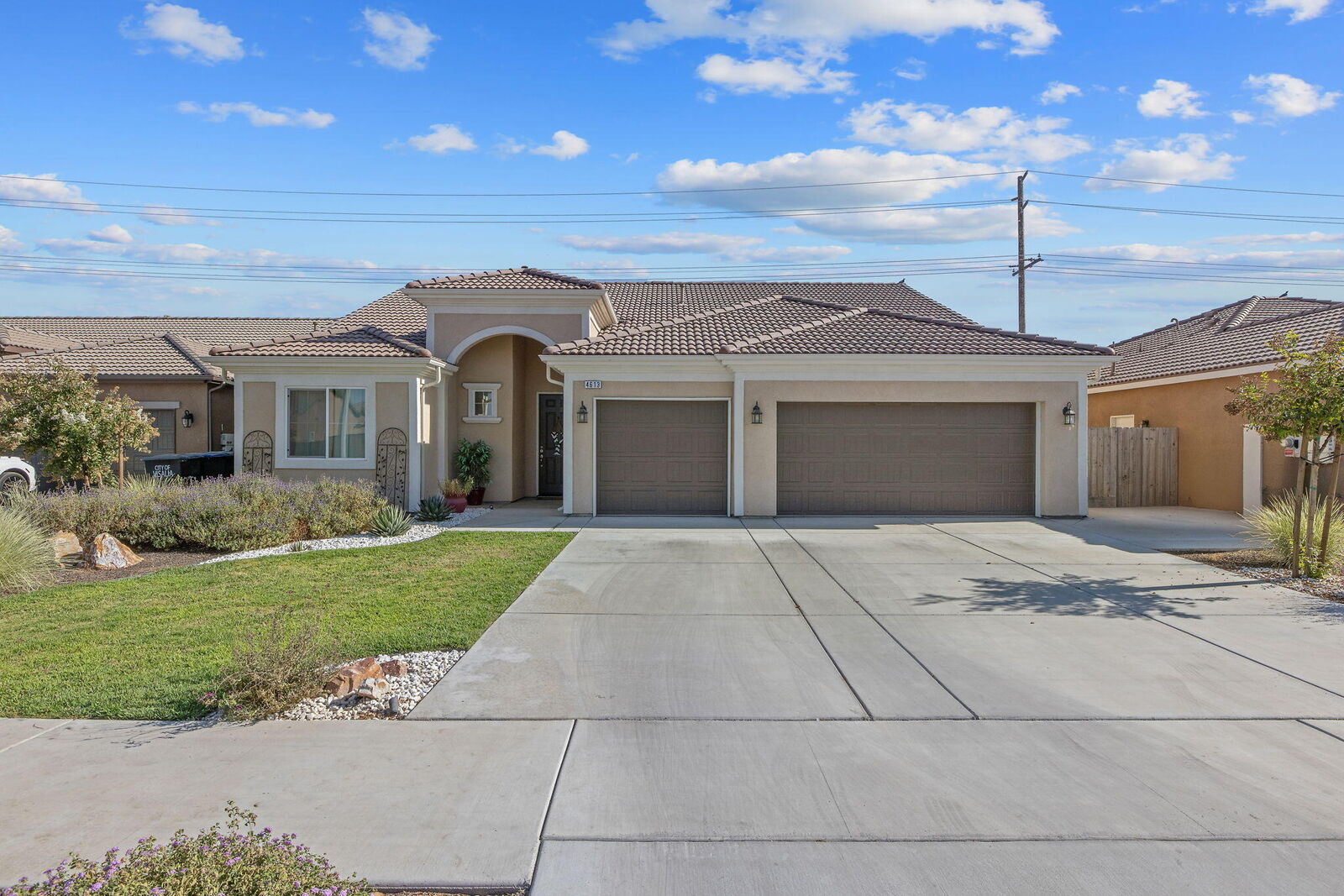 Property Photo: 4613 W Payson Court CA 93291
