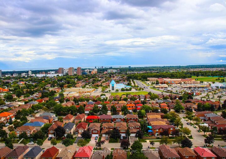 Property Photo: 3880 Duke Of York Boulevard 2112 ON L5B 4M7