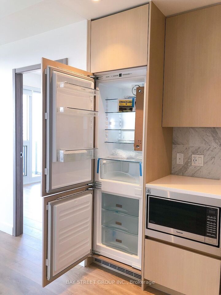 Property Photo: 85 McMahon Drive S 1511 ON M2K 0H1