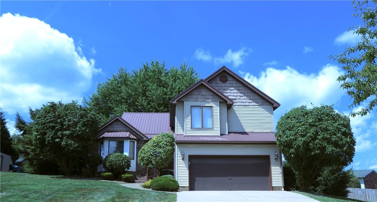 Property Photo: 106 Hedgewood Circle PA 15601