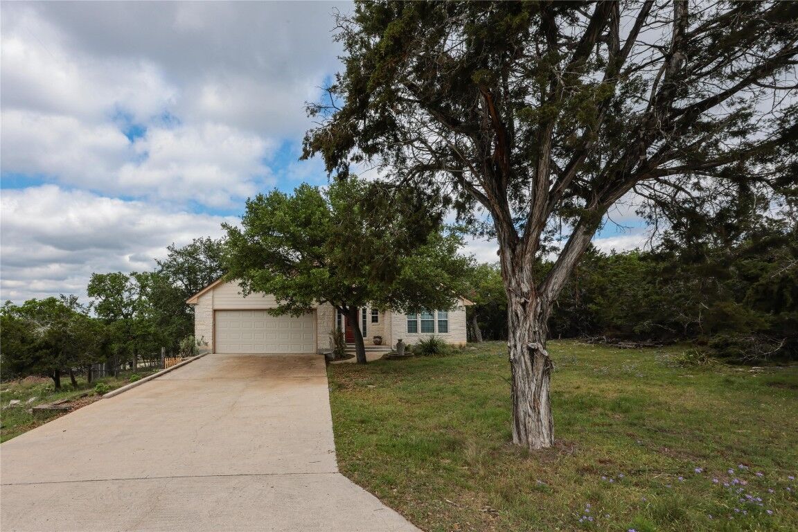 Property Photo: 8 Rosewood Circle TX 78676