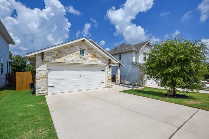 Property Photo: 341 Gaida Loop TX 78628